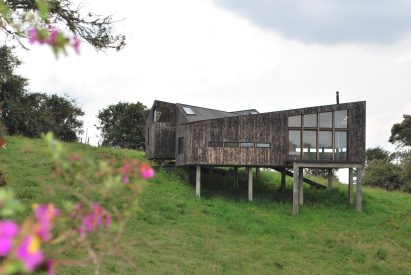 Cantilevering cabin by ZITA