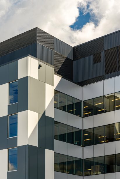 A photograph of a building system by Kawneer