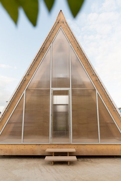 Shelter with polycarbonate facade