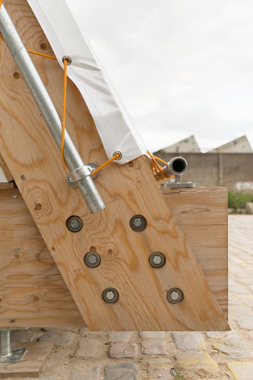 Structure of Aire de Repos shelter