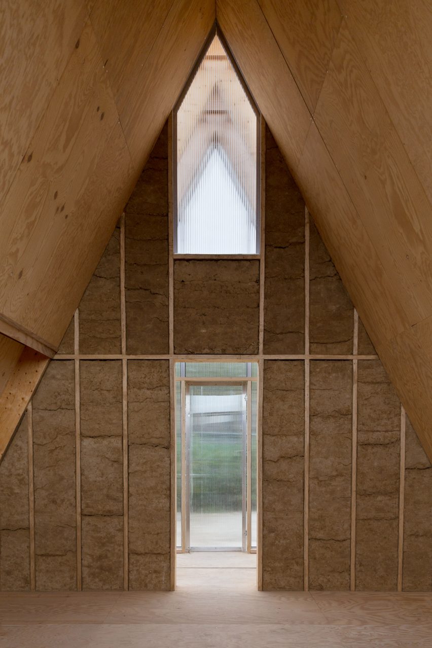 Inside of the Aire de Repos shelter
