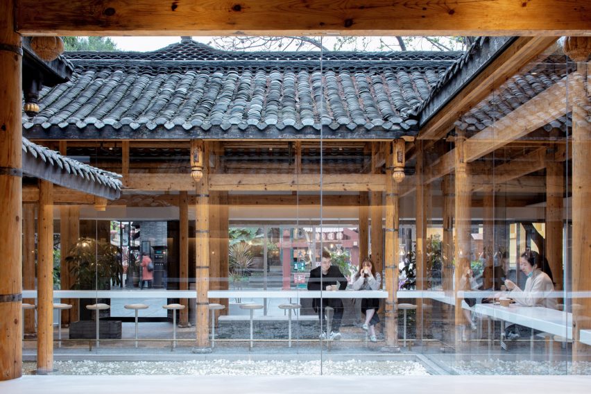 % Arabica coffee shop in Kuanzhai Alley features central courtyard