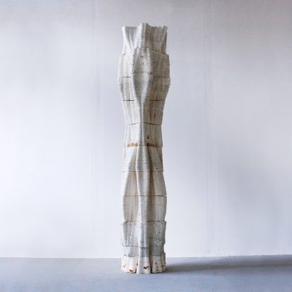 3D-printed mycelium Tree Column by Blast Studio with curvy silhouette