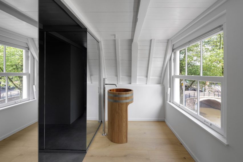 Canal House in Amsterdam designed by i29