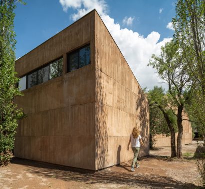 A concrete house in Mexico by OAX Arquitectos