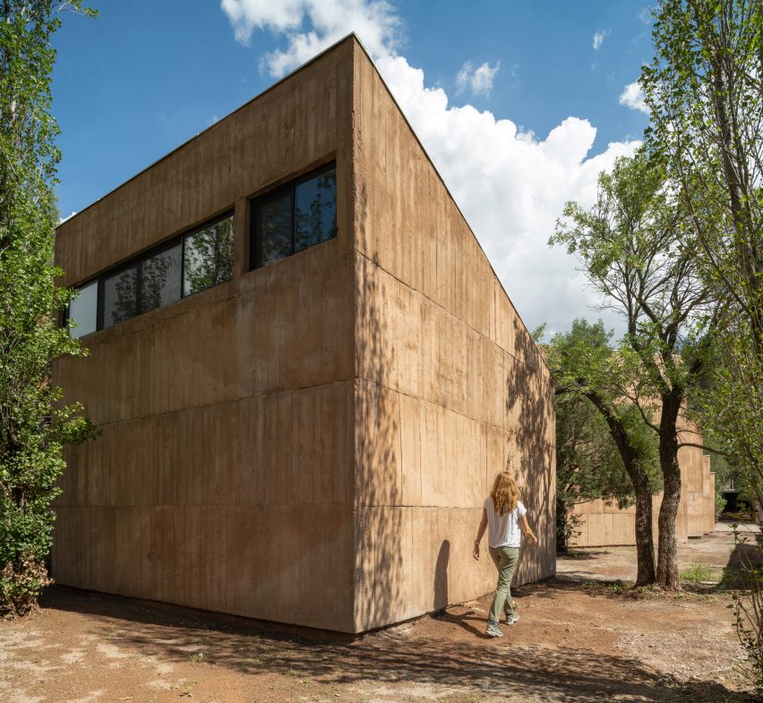 A concrete house in Mexico by OAX Arquitectos