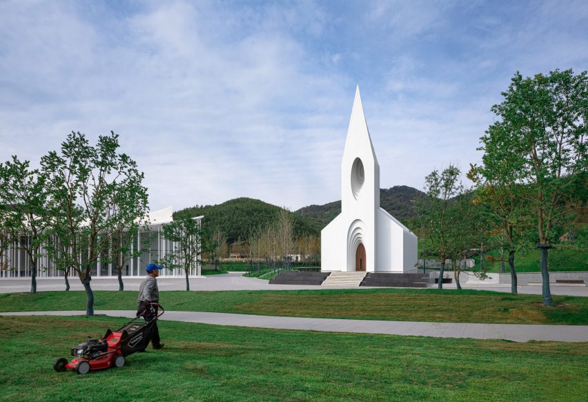 Chamber Church by Buro Ziyu Zhuang