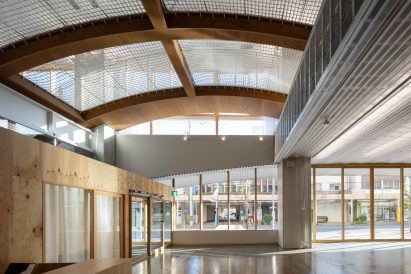 Curved ceiling with net cover