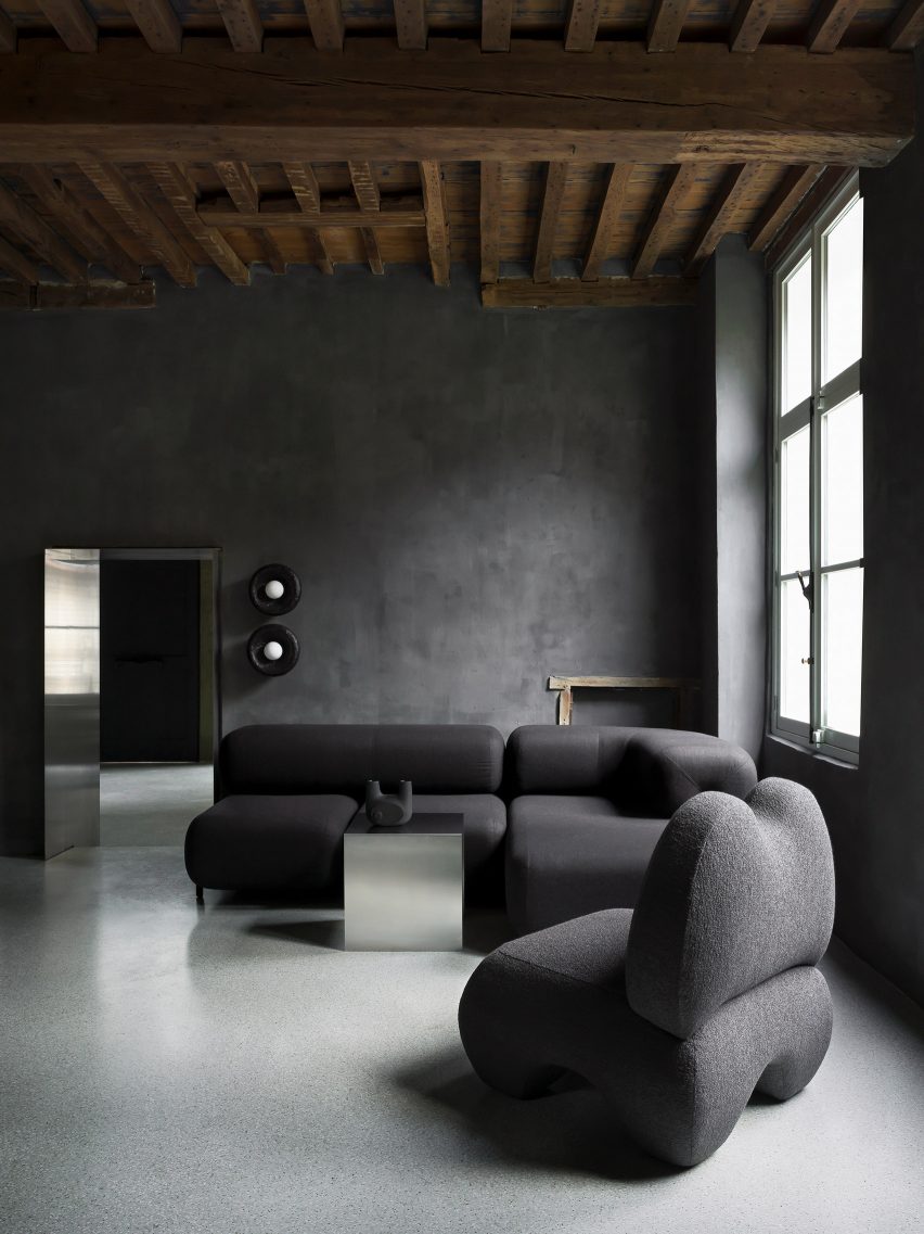 Earthy interiors of Faina Gallery in Antwerp