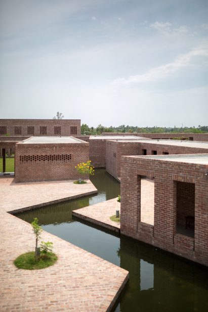 Canal through the Friendship Hospital by Kashef Chowdhury/URBANA