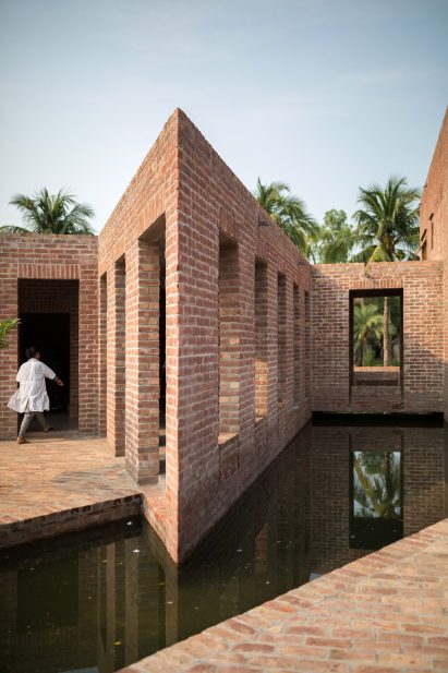 Image of Friendship Hospital by Kashef Chowdhury/URBANA from an interior courtyard 