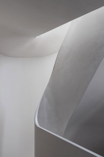 Sculptural staircase by Conrad Architects