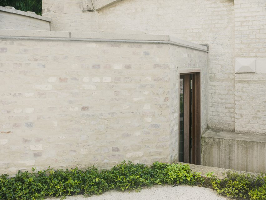House C-DF is a Belgian home that was designed by Graux and Baeyens