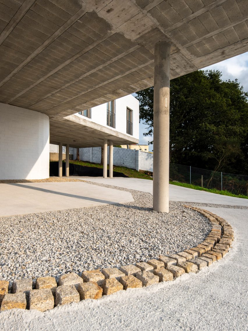 Hórreo House driveway