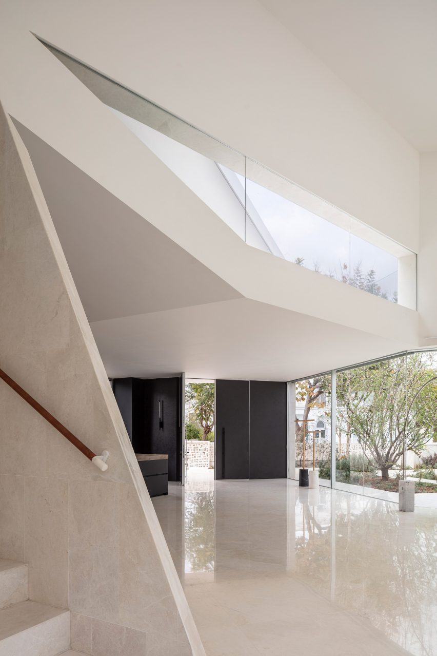 Living room and kitchen in IS House by Paritzki & Liani Architects