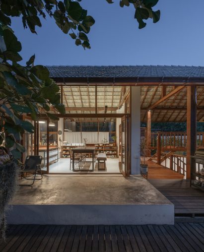 Image of the kitchen from the terrace