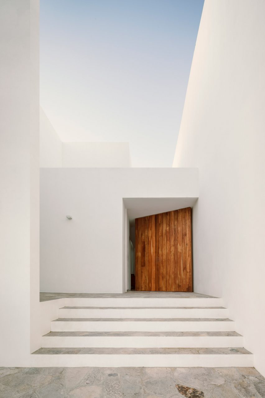 La Piedad house by Cotaparedes Arquitectos