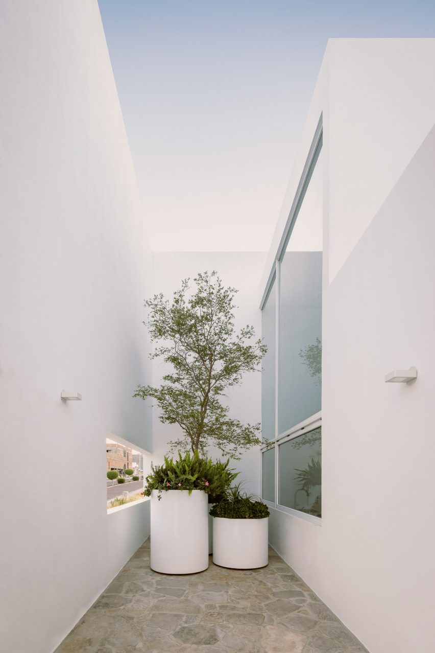 La Piedad house by Cotaparedes Arquitectos