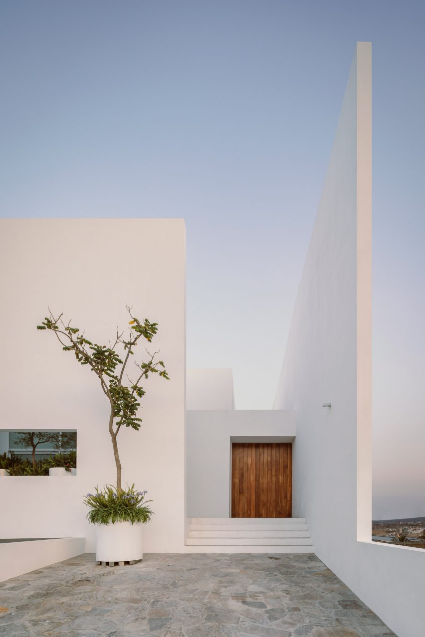 La Piedad house by Cotaparedes Arquitectos