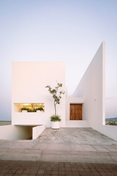 Monolithic wooden door