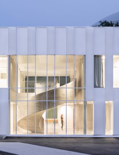 Floor to ceiling windows provide glimpses of the inteiror of the Neutron Research Centre