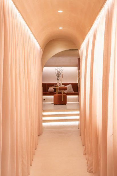 Private dining room by Masquespacio