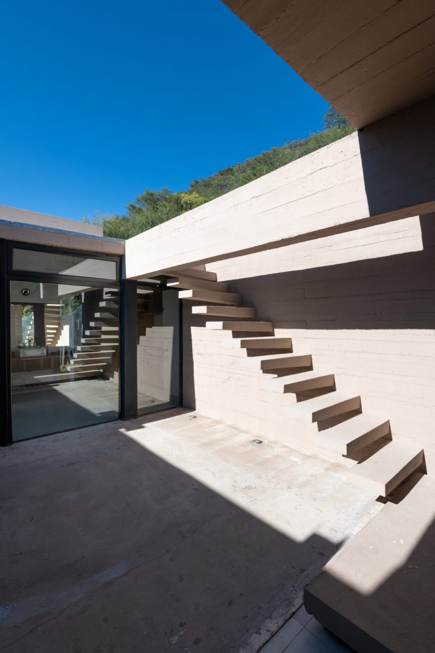Córdoba House by Barrionuevo Villanueva Arquitectos