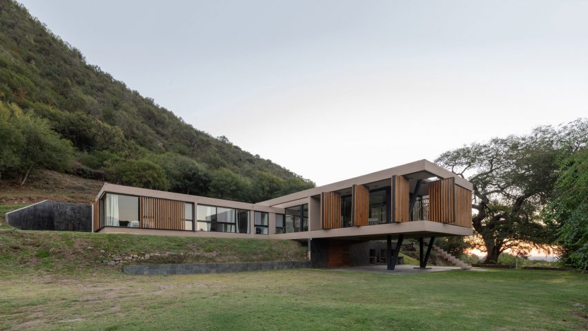 Córdoba House by Barrionuevo Villanueva Arquitectos
