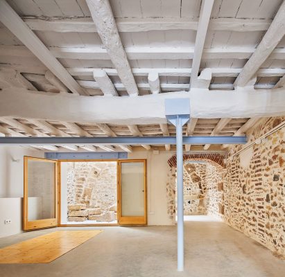 Old Spanish house renovation by Nua Arquitectures