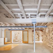 Old Spanish house renovation by Nua Arquitectures