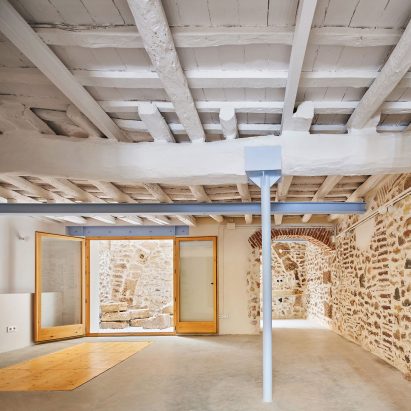 Old Spanish house renovation by Nua Arquitectures
