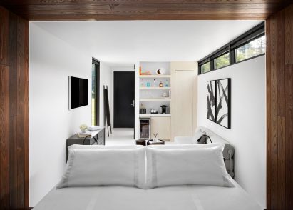 Black and white interiors by Moliving