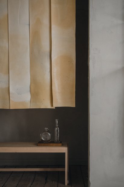 Pale brown curtains in biodegradable material