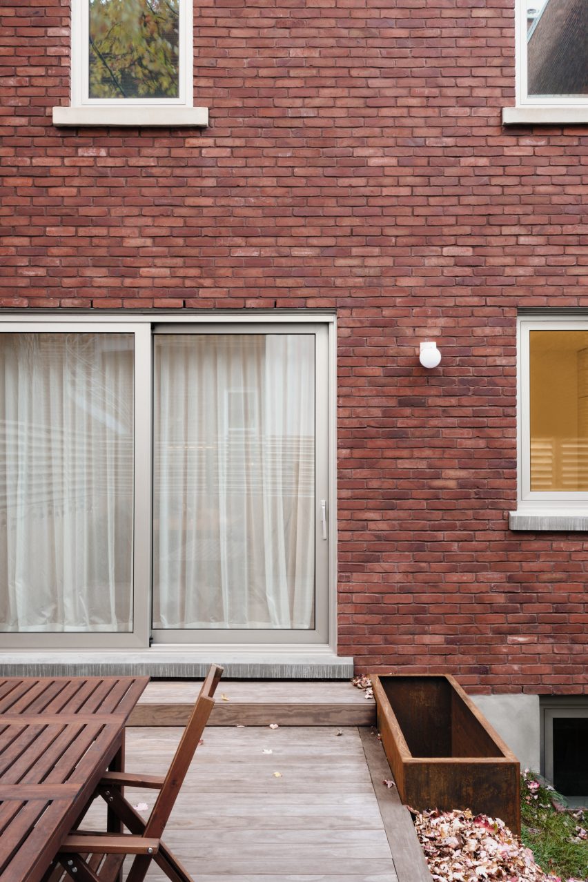 Exterior of Outrement house by Vives St-Laurent