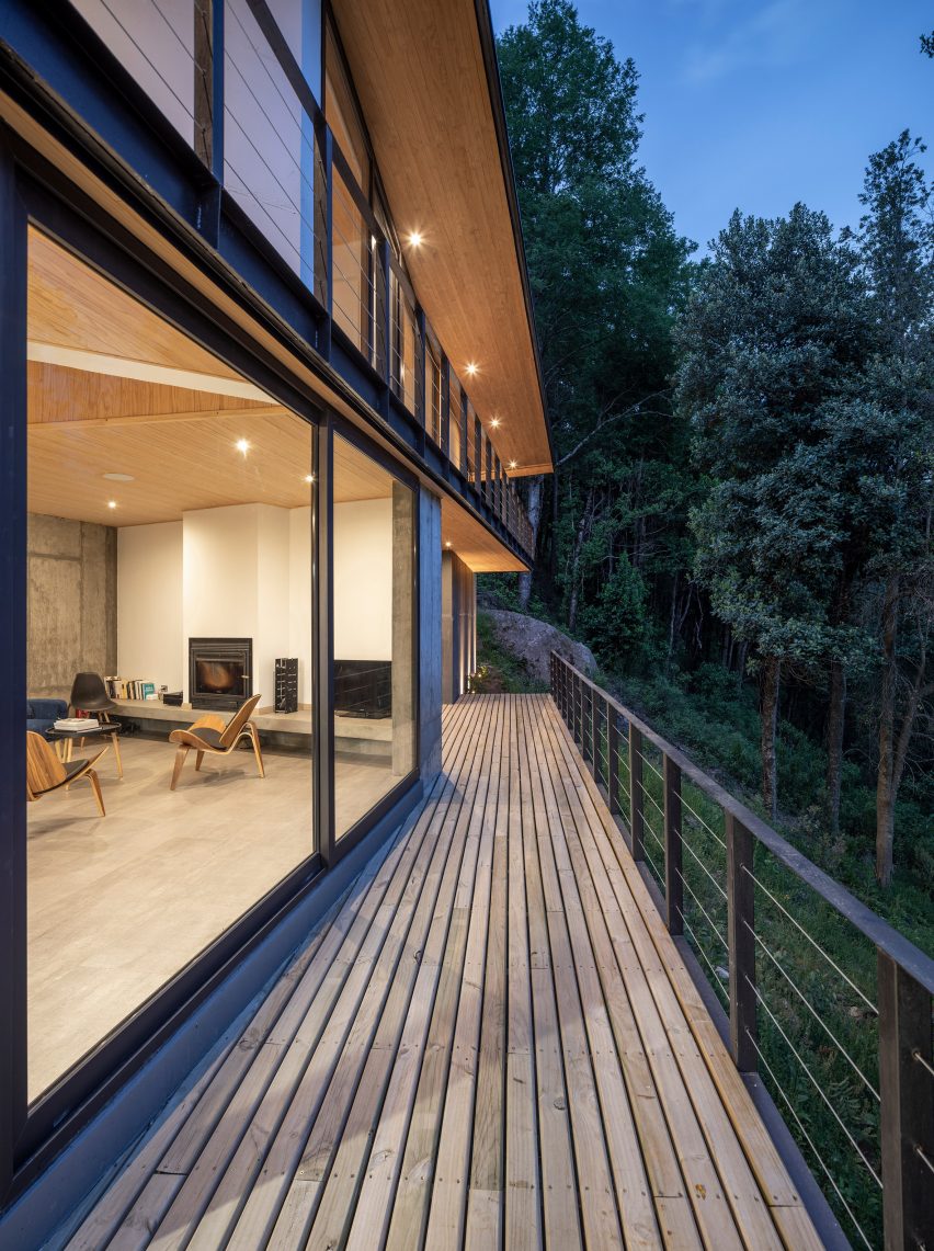 PR House by Triangular floor plan