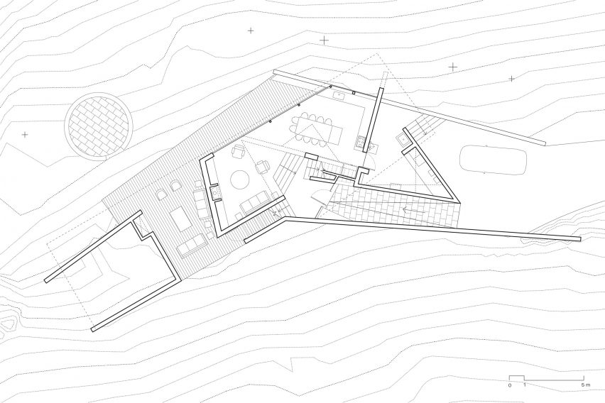 PR House by Triangular floor plan