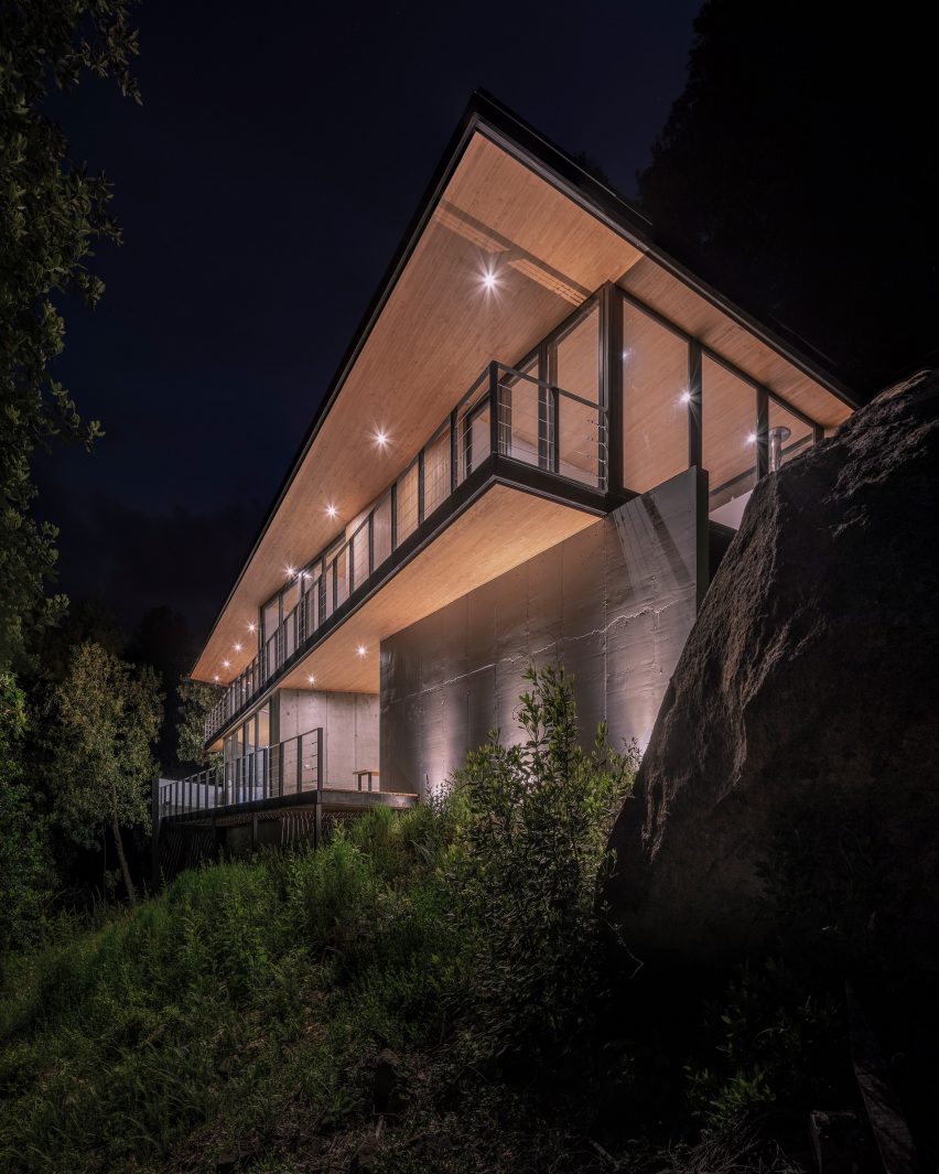 PR House by Triangular floor plan