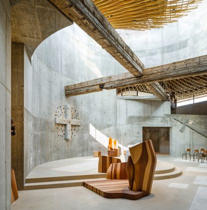 Interior of San Giacomo Apostolo church