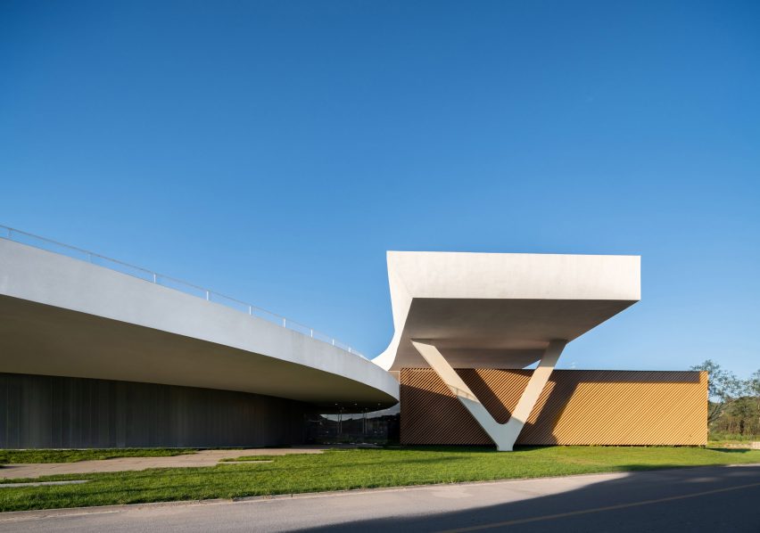 Tiangang Art Center was designed by Syn Architects