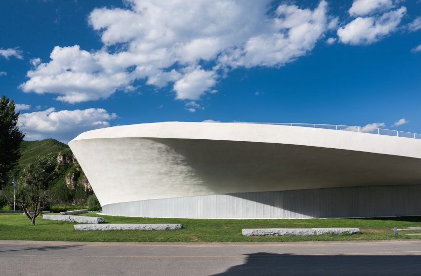 Tiangang Art Center was designed by Syn Architects