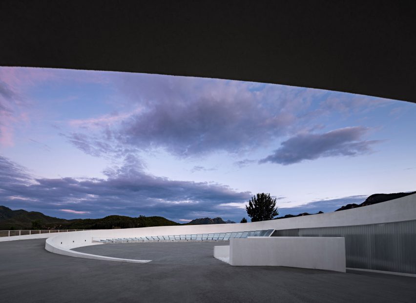 Tiangang Art Center was designed by Syn Architects