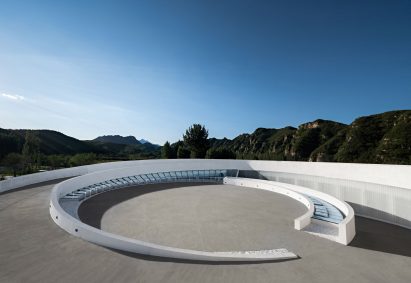 Tiangang arts centre by Syn architects