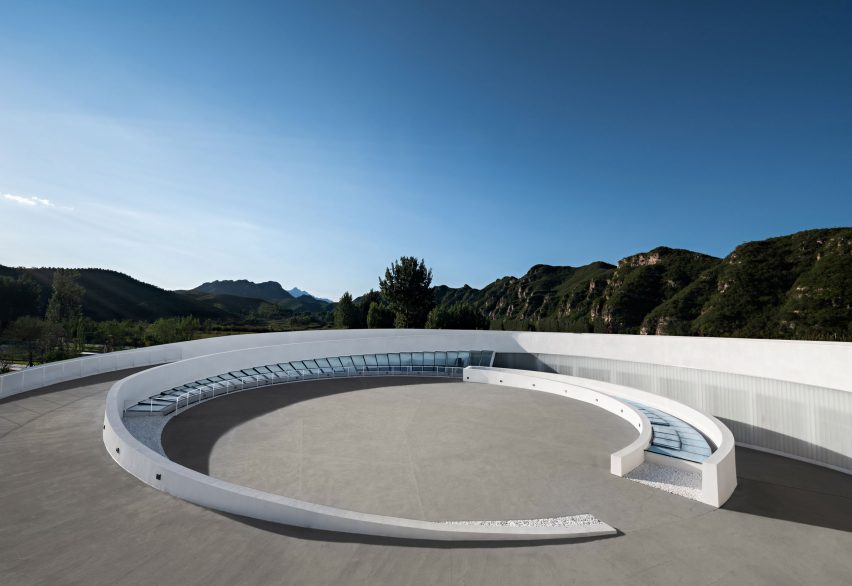 Tiangang arts centre by Syn architects