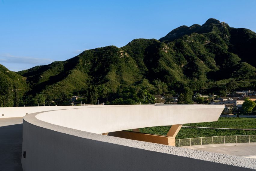 Tiangang Art Center was designed by Syn Architects