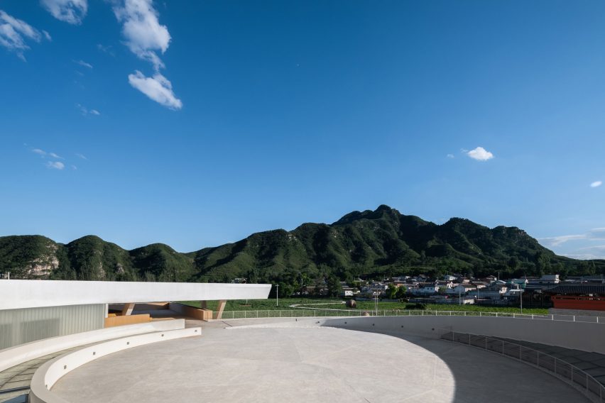 Tiangang Art Center was designed by Syn Architects