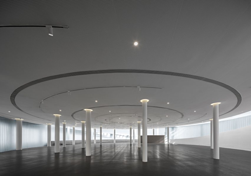Tiangang Art Center was designed by Syn Architects