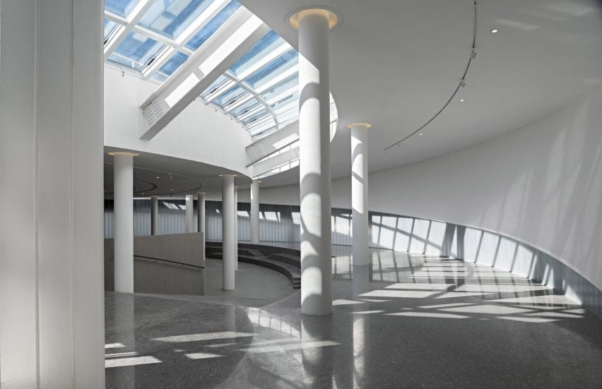 Tiangang Art Center was designed by Syn Architects