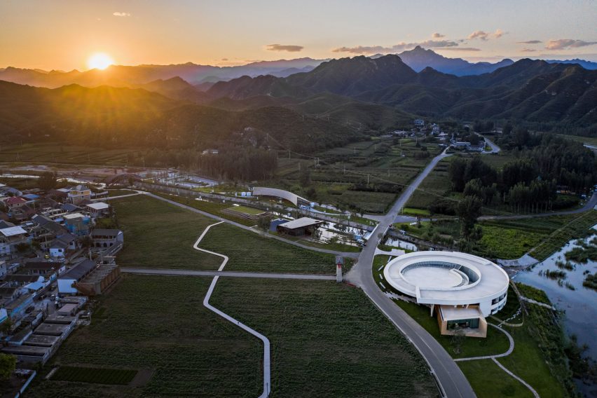 Tiangang Art Center was designed by Syn Architects