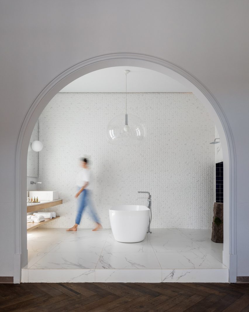 Ta Hotel de Diseno by Anonimous and JAHS