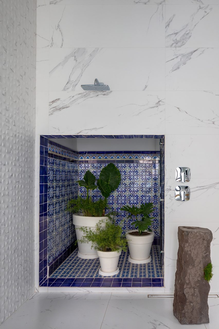 Ta Hotel de Diseno by Anonimous and JAHS